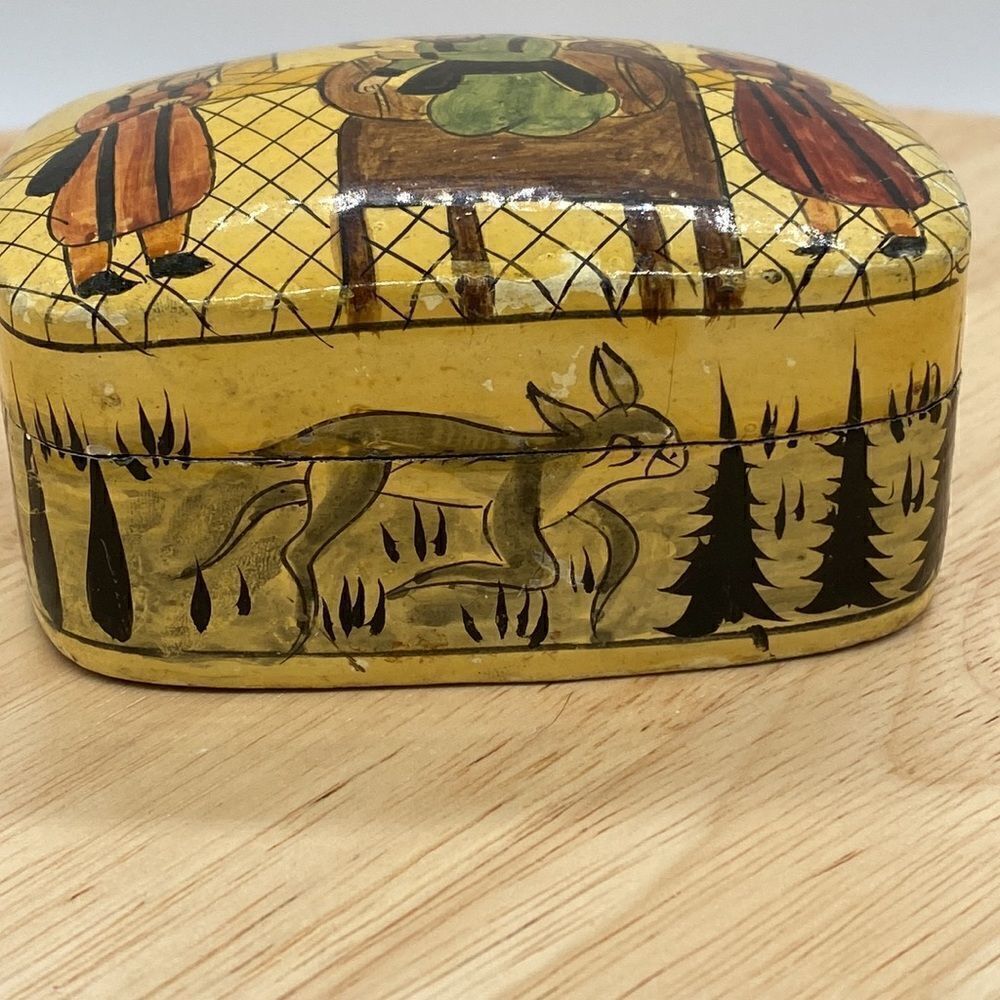Kashmiri Hand Painted Mughal Lacquer Box - Picture 5 of 9